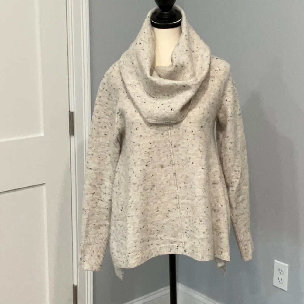 Womens Casual Sweater - Picture 2 of 6